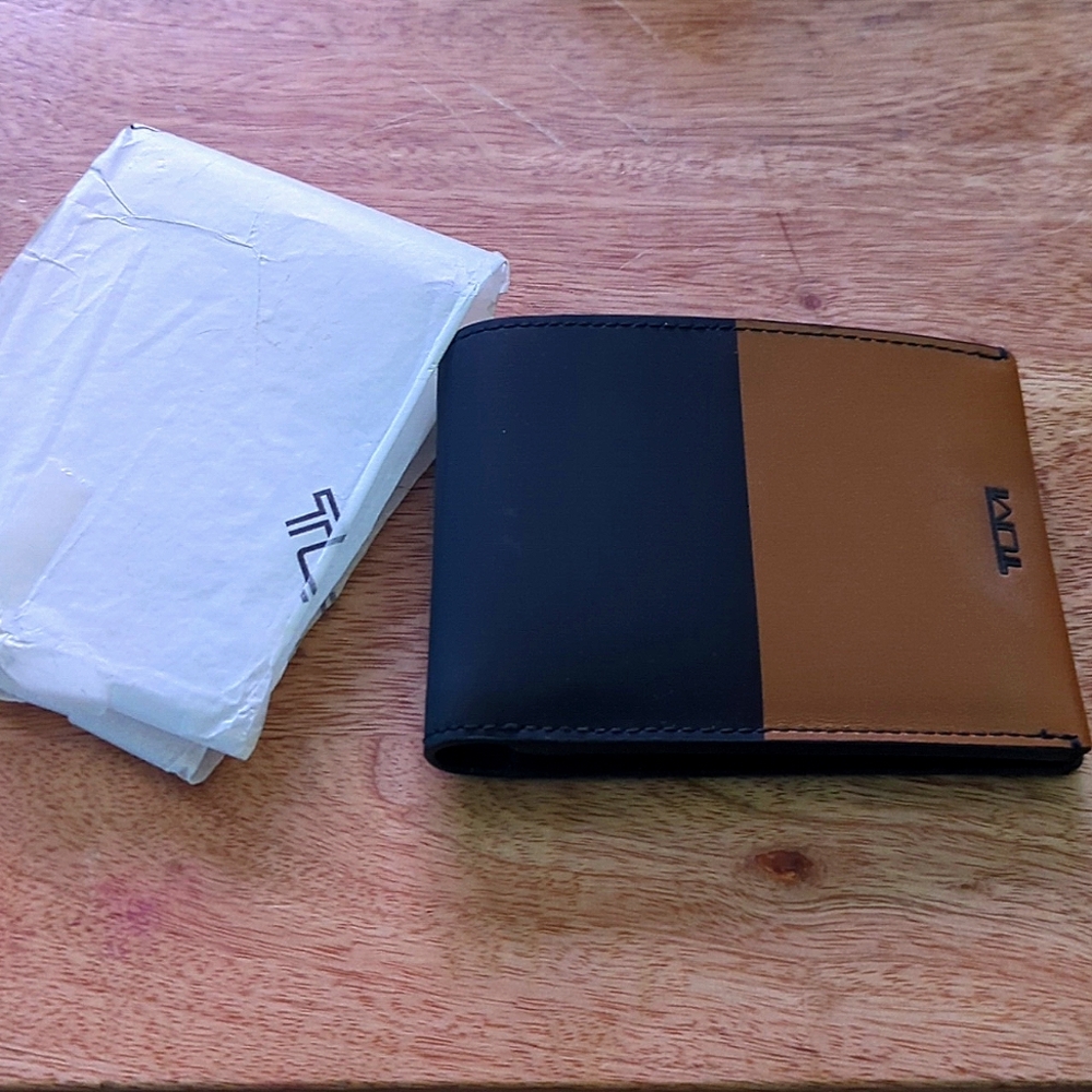 TUMI Mens Bifold Leather Wallet Original